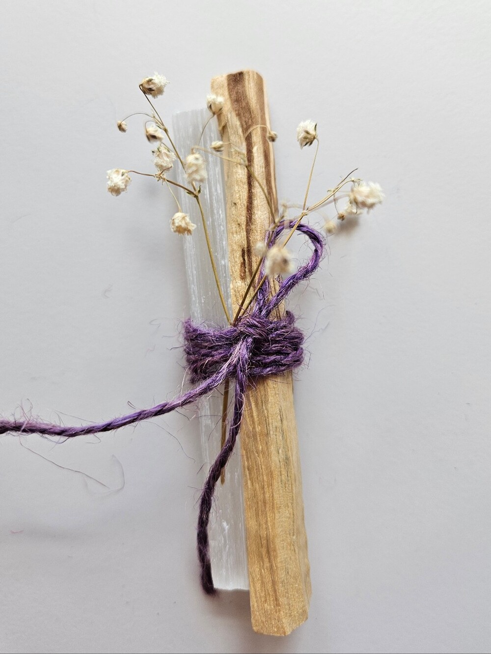 Palo Santo + Selenite Abundance Ritual Bundle - Picture 4 of 8